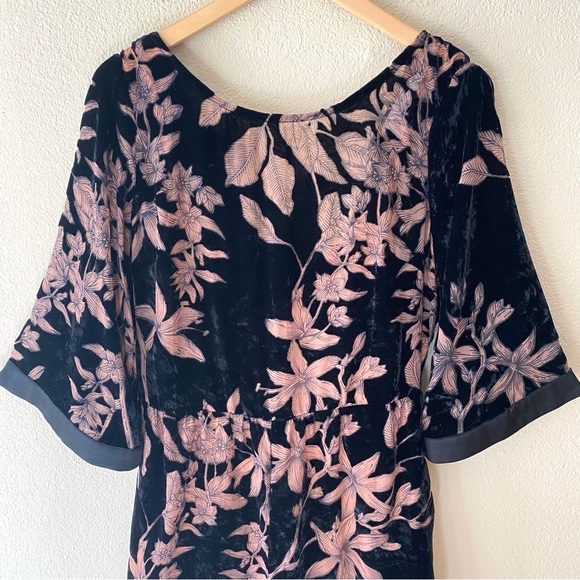 Line & Dot Velvet Burnout Romper - Picture 3 of 10